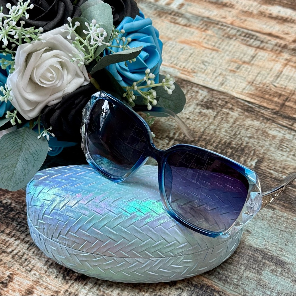 Women’s Blue Fashion Sunglasses & Case